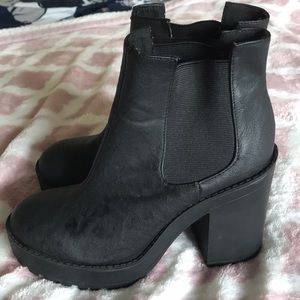 Chunky heeled Chelsea boot
